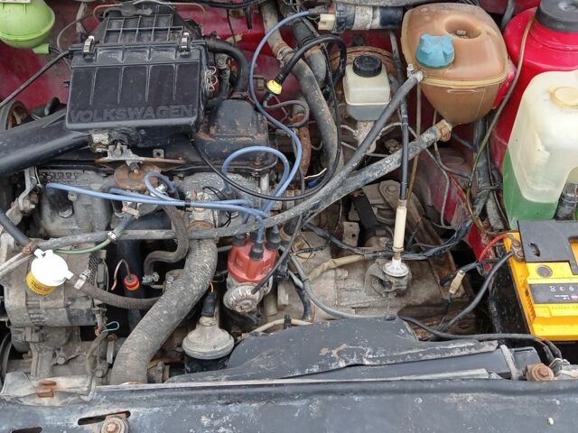 Красный Фольксваген Гольф, объемом двигателя 1.6 л и пробегом 1 тыс. км за 1025 $, фото 6 на Automoto.ua