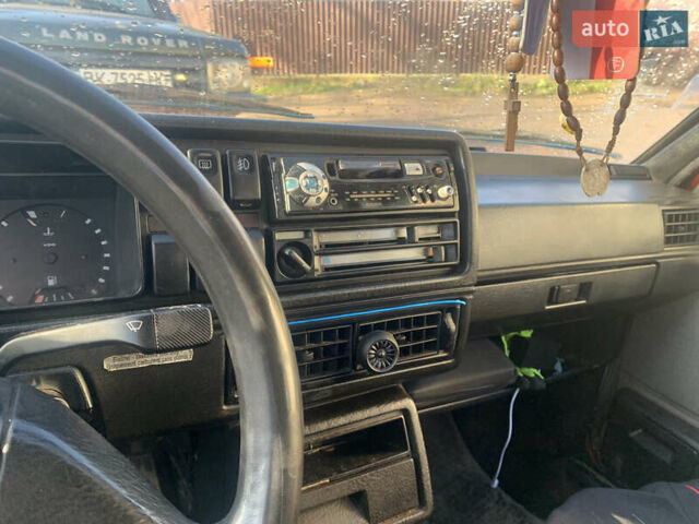 Красный Фольксваген Гольф, объемом двигателя 1.3 л и пробегом 350 тыс. км за 650 $, фото 5 на Automoto.ua