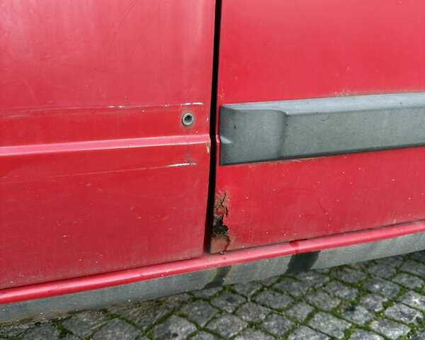 Красный Фольксваген Гольф, объемом двигателя 1.6 л и пробегом 178 тыс. км за 900 $, фото 4 на Automoto.ua