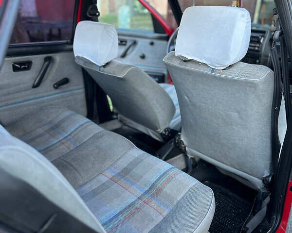 Красный Фольксваген Гольф, объемом двигателя 1.6 л и пробегом 352 тыс. км за 1999 $, фото 16 на Automoto.ua