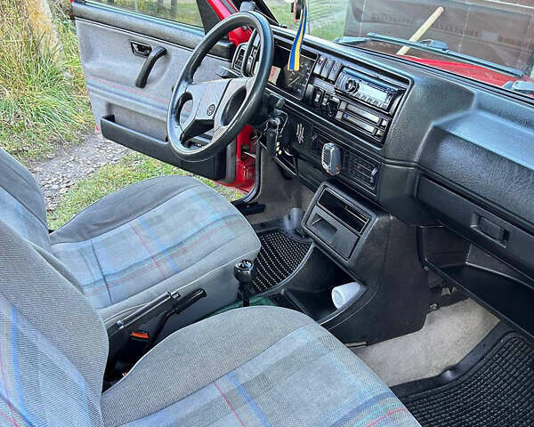 Красный Фольксваген Гольф, объемом двигателя 1.6 л и пробегом 352 тыс. км за 1999 $, фото 15 на Automoto.ua