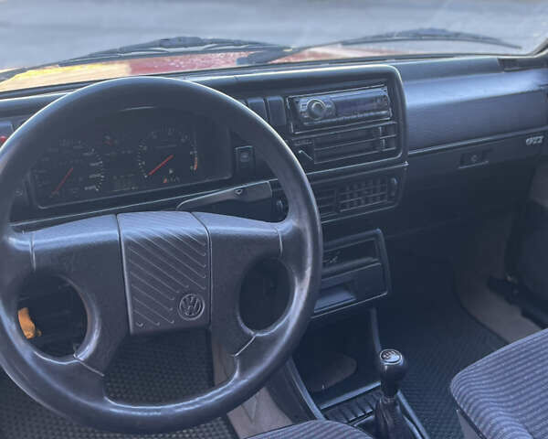 Красный Фольксваген Гольф, объемом двигателя 1.3 л и пробегом 450 тыс. км за 2000 $, фото 3 на Automoto.ua