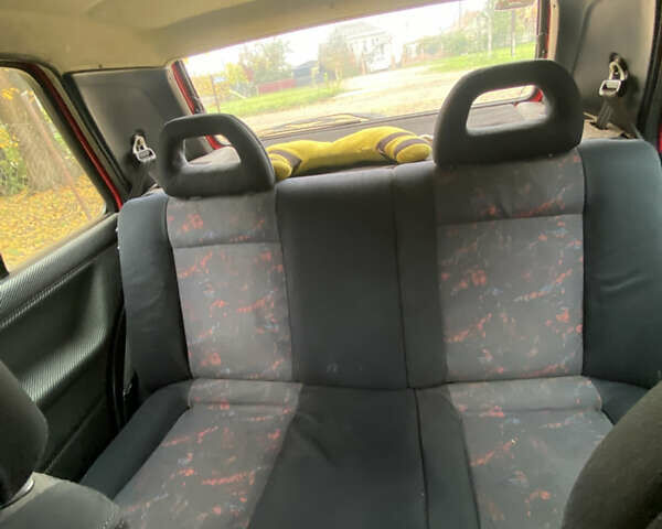 Червоний Фольксваген Гольф, об'ємом двигуна 1.6 л та пробігом 261 тис. км за 2111 $, фото 7 на Automoto.ua