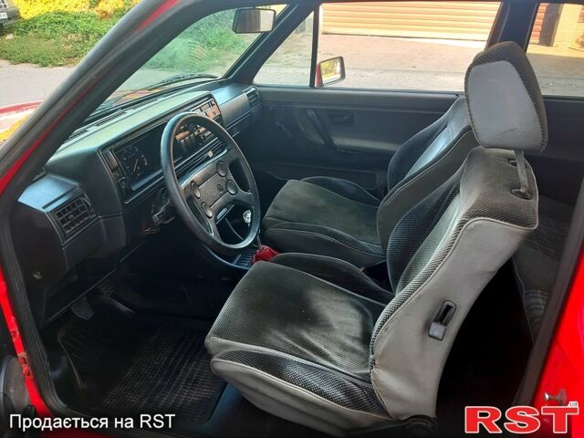 Червоний Фольксваген Гольф, об'ємом двигуна 1.8 л та пробігом 200 тис. км за 799 $, фото 5 на Automoto.ua