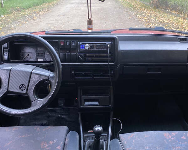 Червоний Фольксваген Гольф, об'ємом двигуна 1.6 л та пробігом 261 тис. км за 2111 $, фото 6 на Automoto.ua