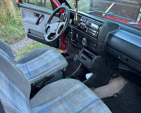 Красный Фольксваген Гольф, объемом двигателя 1.6 л и пробегом 352 тыс. км за 1999 $, фото 14 на Automoto.ua