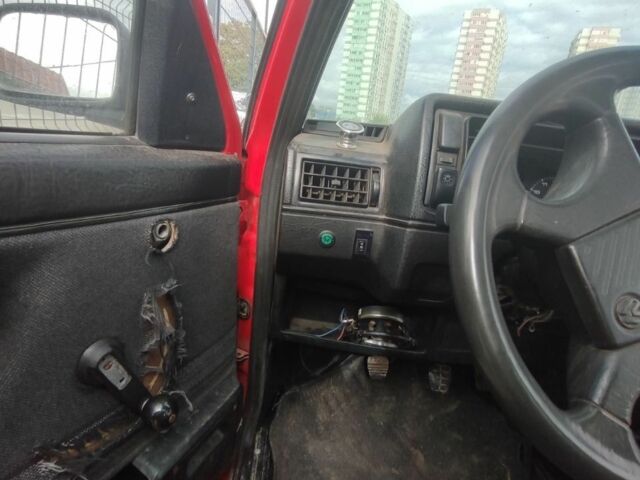 Красный Фольксваген Гольф, объемом двигателя 1.3 л и пробегом 200 тыс. км за 900 $, фото 7 на Automoto.ua