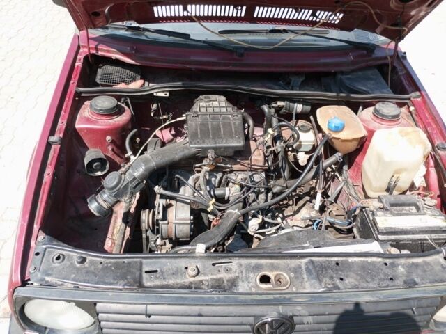 Красный Фольксваген Гольф, объемом двигателя 1.6 л и пробегом 741 тыс. км за 1200 $, фото 5 на Automoto.ua