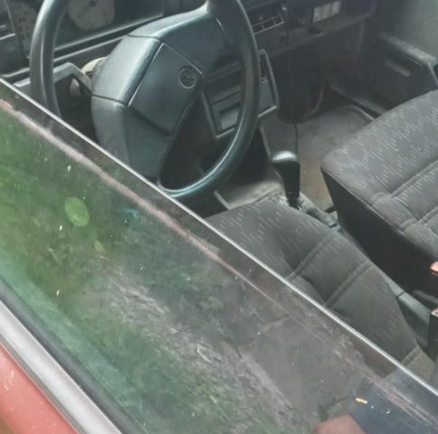 Красный Фольксваген Гольф, объемом двигателя 0 л и пробегом 298 тыс. км за 400 $, фото 6 на Automoto.ua