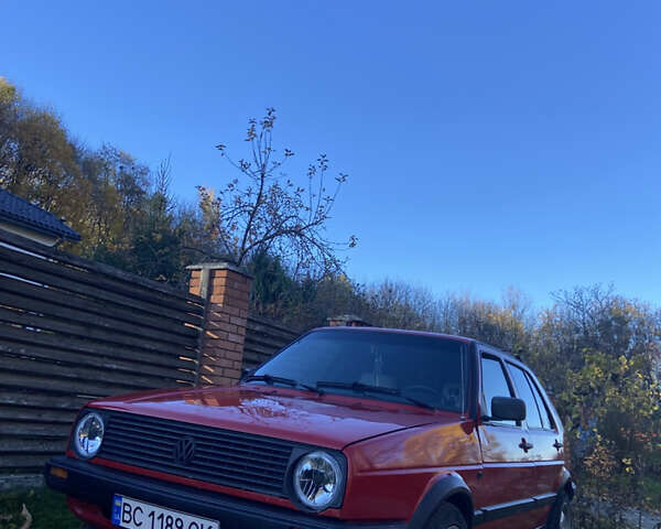 Красный Фольксваген Гольф, объемом двигателя 1.6 л и пробегом 352 тыс. км за 1999 $, фото 1 на Automoto.ua