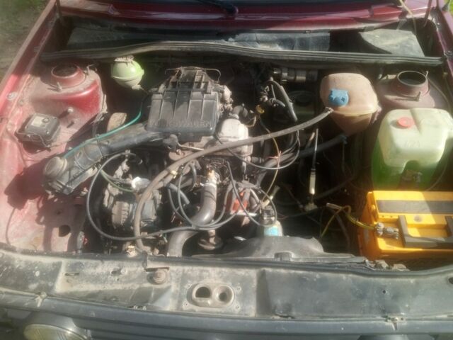 Красный Фольксваген Гольф, объемом двигателя 1.6 л и пробегом 340 тыс. км за 1000 $, фото 7 на Automoto.ua