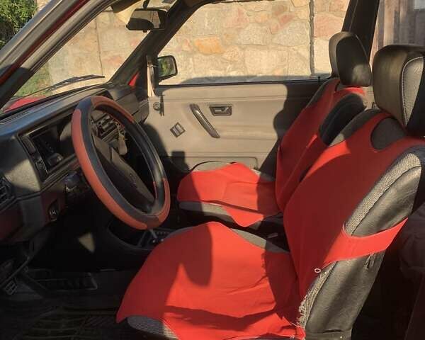 Червоний Фольксваген Гольф, об'ємом двигуна 1.59 л та пробігом 20 тис. км за 1500 $, фото 2 на Automoto.ua