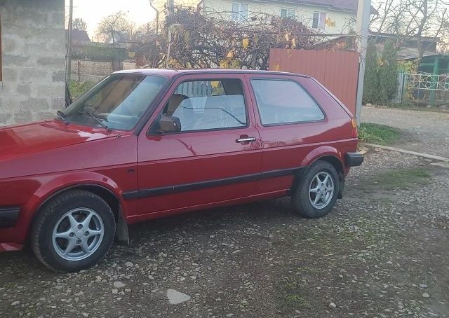 Красный Фольксваген Гольф, объемом двигателя 1.3 л и пробегом 270 тыс. км за 1450 $, фото 5 на Automoto.ua