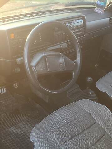 Красный Фольксваген Гольф, объемом двигателя 1.27 л и пробегом 277 тыс. км за 1400 $, фото 4 на Automoto.ua