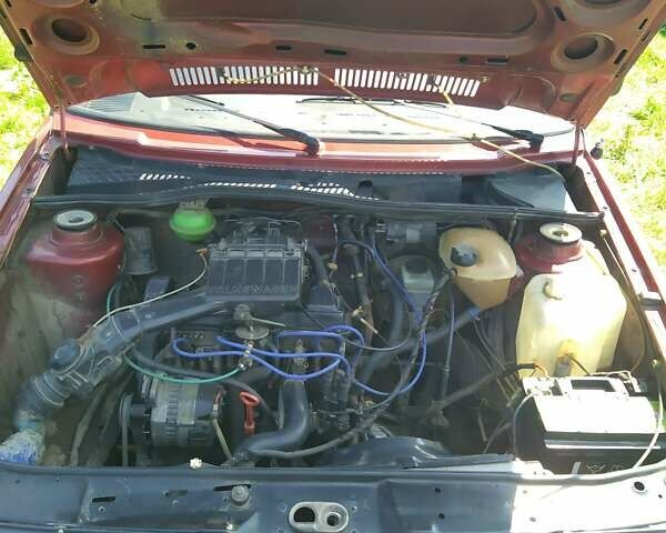 Красный Фольксваген Гольф, объемом двигателя 1.6 л и пробегом 297 тыс. км за 2000 $, фото 9 на Automoto.ua