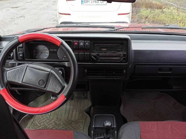 Красный Фольксваген Гольф, объемом двигателя 1.3 л и пробегом 30 тыс. км за 2000 $, фото 4 на Automoto.ua