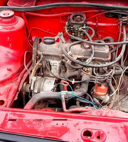 Червоний Фольксваген Гольф, об'ємом двигуна 1.8 л та пробігом 350 тис. км за 1180 $, фото 5 на Automoto.ua