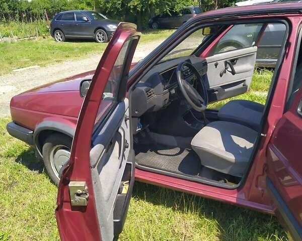 Красный Фольксваген Гольф, объемом двигателя 1.6 л и пробегом 297 тыс. км за 2000 $, фото 26 на Automoto.ua