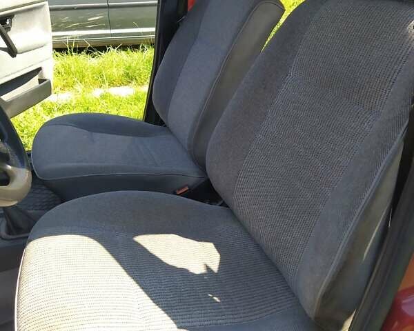 Красный Фольксваген Гольф, объемом двигателя 1.6 л и пробегом 297 тыс. км за 2000 $, фото 12 на Automoto.ua