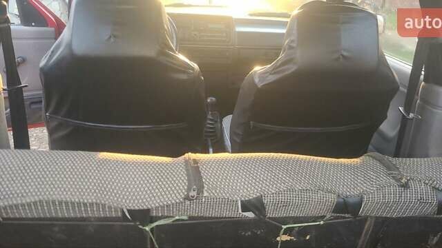 Красный Фольксваген Гольф, объемом двигателя 1.27 л и пробегом 277 тыс. км за 1400 $, фото 7 на Automoto.ua