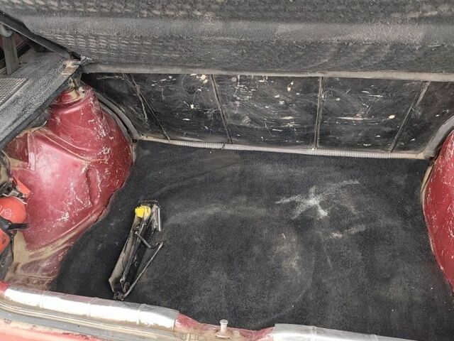 Червоний Фольксваген Гольф, об'ємом двигуна 1.3 л та пробігом 250 тис. км за 800 $, фото 2 на Automoto.ua