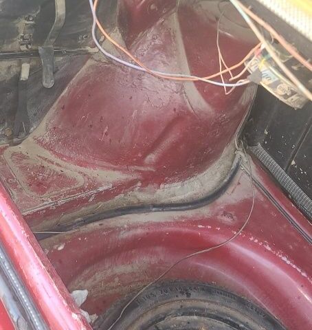 Красный Фольксваген Гольф, объемом двигателя 1.3 л и пробегом 270 тыс. км за 1450 $, фото 8 на Automoto.ua