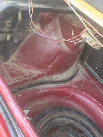 Красный Фольксваген Гольф, объемом двигателя 1.27 л и пробегом 277 тыс. км за 1400 $, фото 5 на Automoto.ua