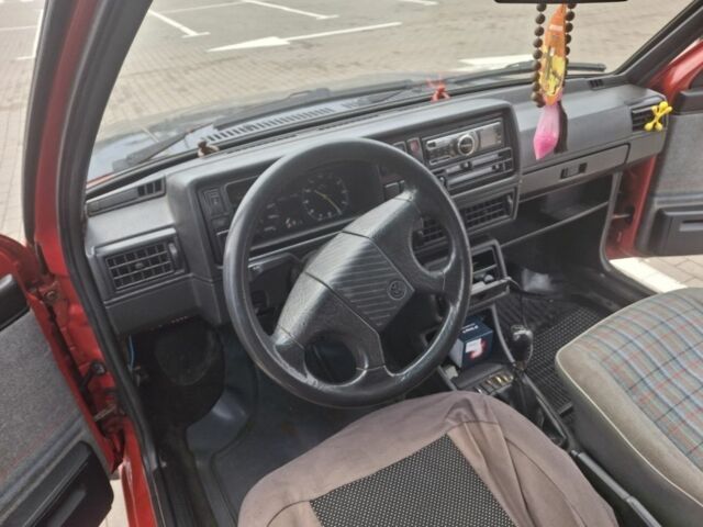 Красный Фольксваген Гольф, объемом двигателя 1.3 л и пробегом 310 тыс. км за 1500 $, фото 15 на Automoto.ua