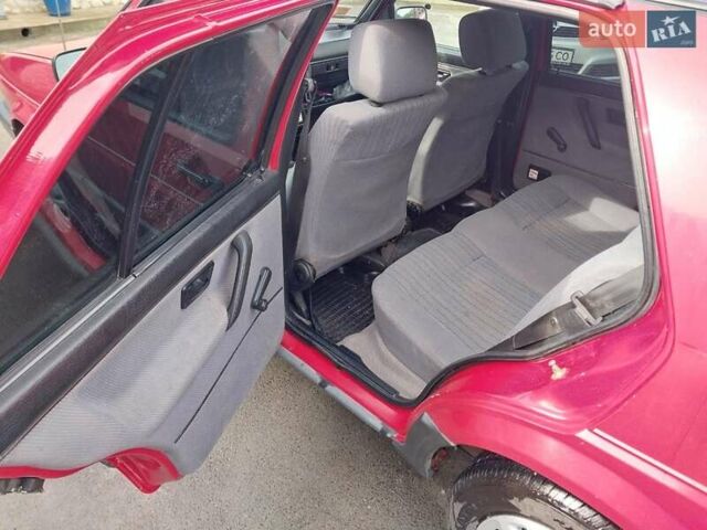 Красный Фольксваген Гольф, объемом двигателя 1.27 л и пробегом 438 тыс. км за 1700 $, фото 6 на Automoto.ua