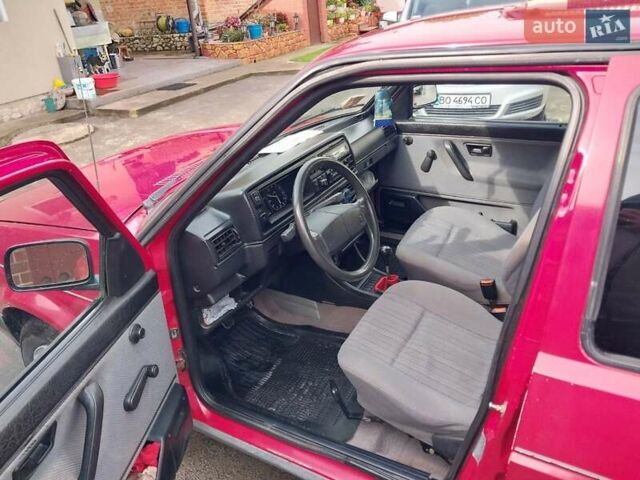 Красный Фольксваген Гольф, объемом двигателя 1.27 л и пробегом 438 тыс. км за 1700 $, фото 5 на Automoto.ua