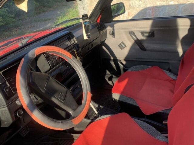 Красный Фольксваген Гольф, объемом двигателя 1.6 л и пробегом 120 тыс. км за 1700 $, фото 3 на Automoto.ua