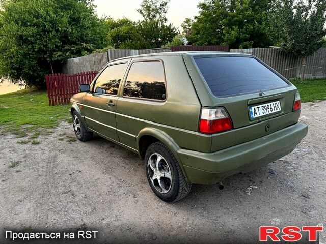 Красный Фольксваген Гольф, объемом двигателя 1.8 л и пробегом 100 тыс. км за 1150 $, фото 3 на Automoto.ua