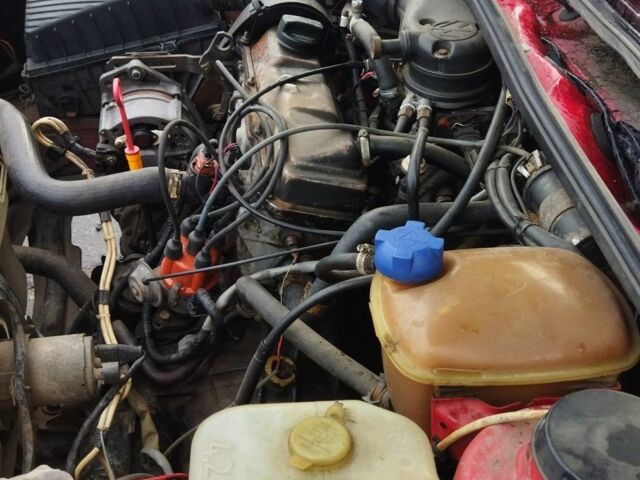 Червоний Фольксваген Гольф, об'ємом двигуна 1.8 л та пробігом 280 тис. км за 1000 $, фото 6 на Automoto.ua