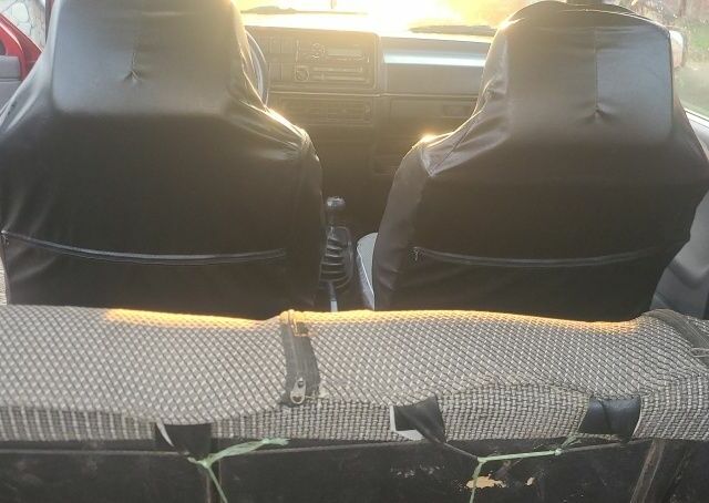 Красный Фольксваген Гольф, объемом двигателя 1.3 л и пробегом 270 тыс. км за 1450 $, фото 10 на Automoto.ua