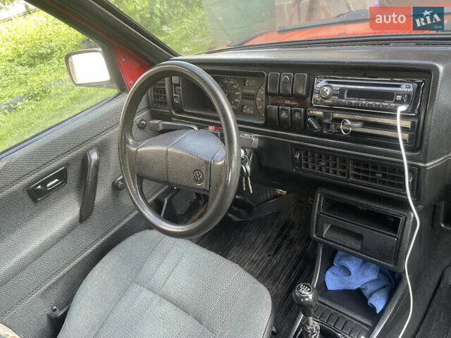 Красный Фольксваген Гольф, объемом двигателя 1.6 л и пробегом 186 тыс. км за 1300 $, фото 9 на Automoto.ua