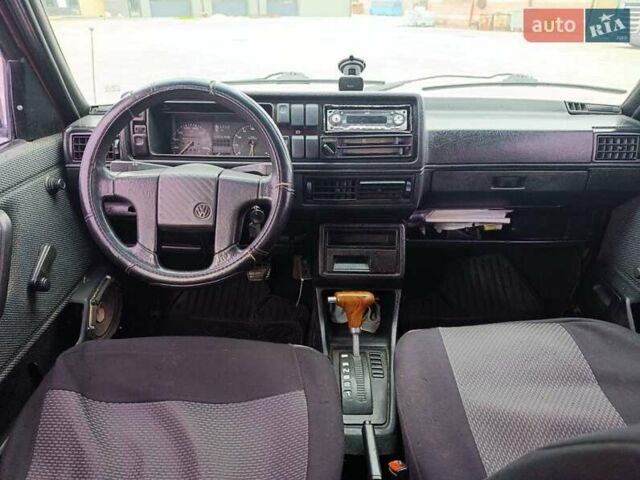 Красный Фольксваген Гольф, объемом двигателя 1.8 л и пробегом 333 тыс. км за 1599 $, фото 5 на Automoto.ua