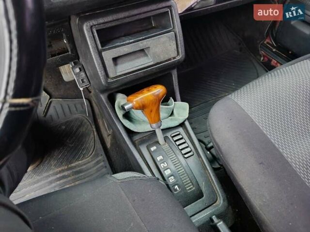 Красный Фольксваген Гольф, объемом двигателя 1.8 л и пробегом 333 тыс. км за 1599 $, фото 3 на Automoto.ua