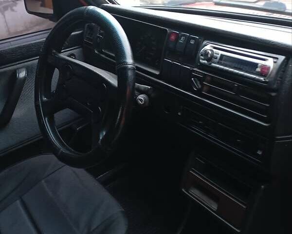 Червоний Фольксваген Гольф, об'ємом двигуна 1.59 л та пробігом 200 тис. км за 1800 $, фото 1 на Automoto.ua