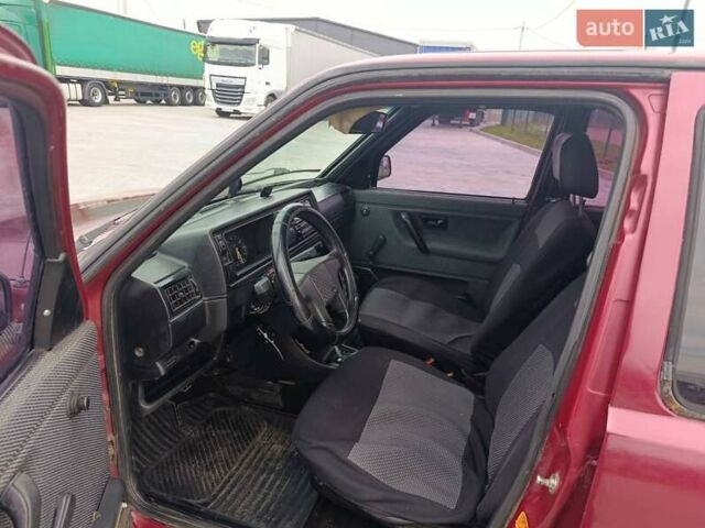 Красный Фольксваген Гольф, объемом двигателя 1.8 л и пробегом 333 тыс. км за 1599 $, фото 8 на Automoto.ua