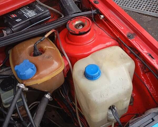 Червоний Фольксваген Гольф, об'ємом двигуна 1.59 л та пробігом 200 тис. км за 1800 $, фото 2 на Automoto.ua