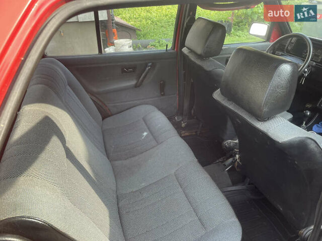 Красный Фольксваген Гольф, объемом двигателя 1.6 л и пробегом 186 тыс. км за 1300 $, фото 8 на Automoto.ua