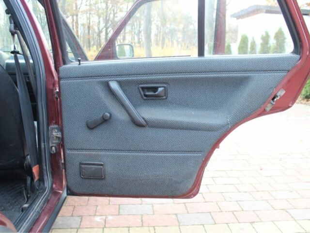 Червоний Фольксваген Гольф, об'ємом двигуна 1.3 л та пробігом 187 тис. км за 1650 $, фото 21 на Automoto.ua