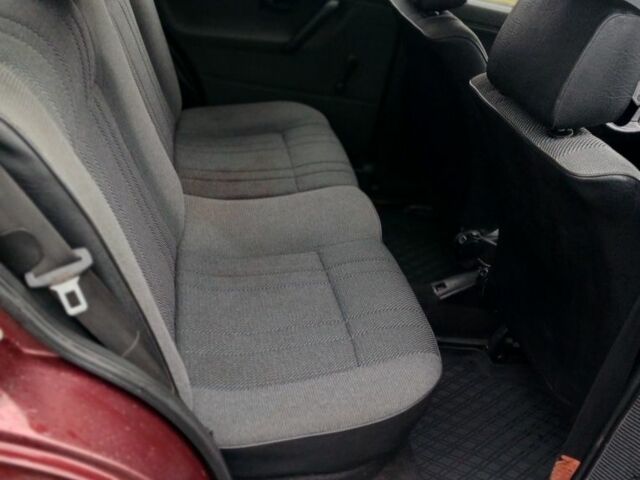 Червоний Фольксваген Гольф, об'ємом двигуна 1 л та пробігом 180 тис. км за 1350 $, фото 6 на Automoto.ua