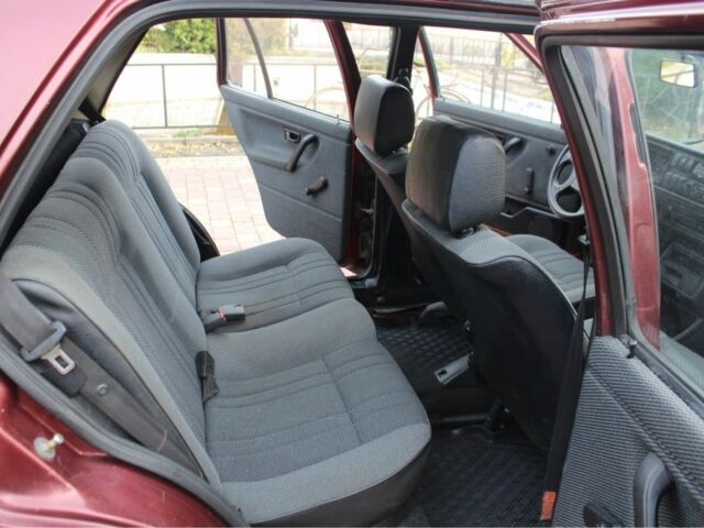 Червоний Фольксваген Гольф, об'ємом двигуна 1.3 л та пробігом 187 тис. км за 1650 $, фото 14 на Automoto.ua