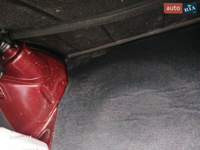 Червоний Фольксваген Гольф, об'ємом двигуна 1.3 л та пробігом 190 тис. км за 1650 $, фото 19 на Automoto.ua