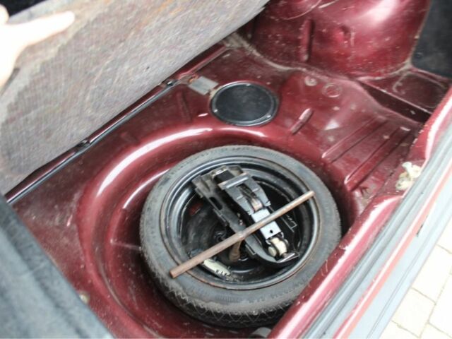 Червоний Фольксваген Гольф, об'ємом двигуна 1.3 л та пробігом 187 тис. км за 1650 $, фото 23 на Automoto.ua