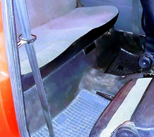 Червоний Фольксваген Гольф, об'ємом двигуна 1.6 л та пробігом 500 тис. км за 1000 $, фото 6 на Automoto.ua