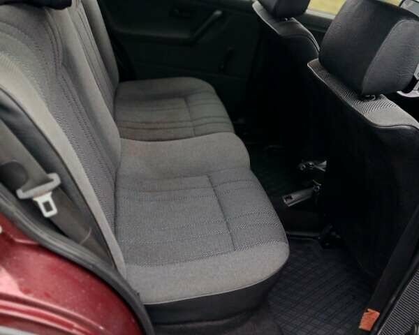 Червоний Фольксваген Гольф, об'ємом двигуна 1.3 л та пробігом 190 тис. км за 1650 $, фото 8 на Automoto.ua