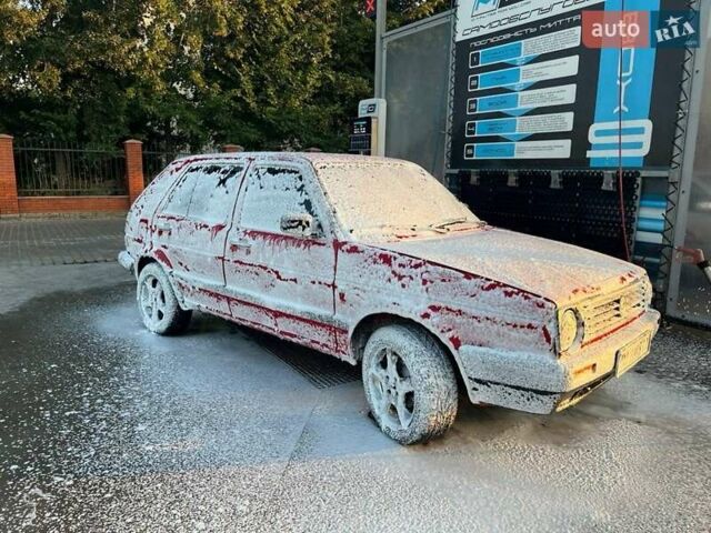 Красный Фольксваген Гольф, объемом двигателя 1.6 л и пробегом 248 тыс. км за 2150 $, фото 3 на Automoto.ua
