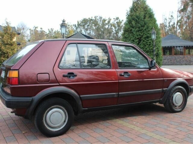 Червоний Фольксваген Гольф, об'ємом двигуна 1.3 л та пробігом 187 тис. км за 1650 $, фото 3 на Automoto.ua